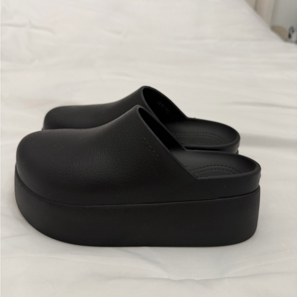 Black Platform Crocs Dylan size 7